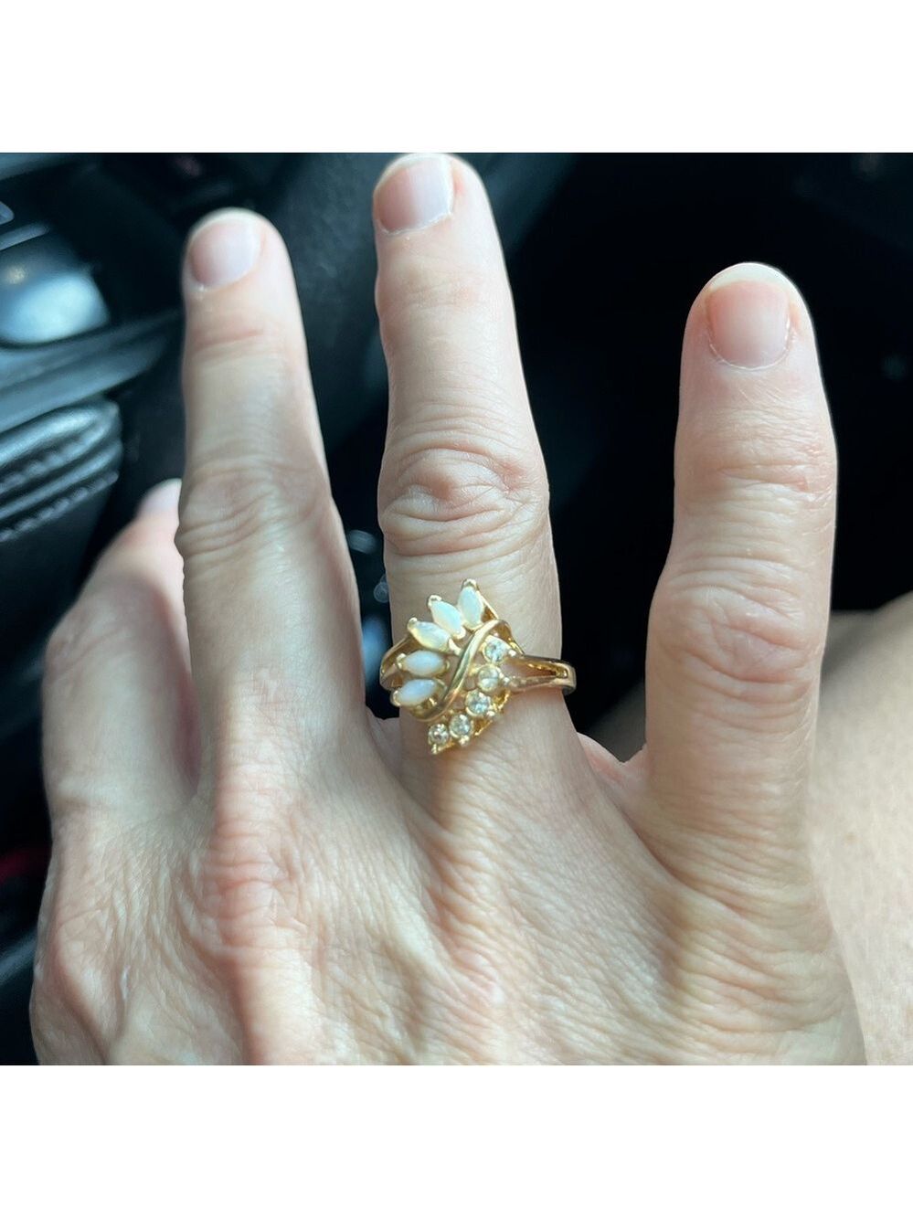 Vintage woman’s ring • faux opal • grandma • cottagecore